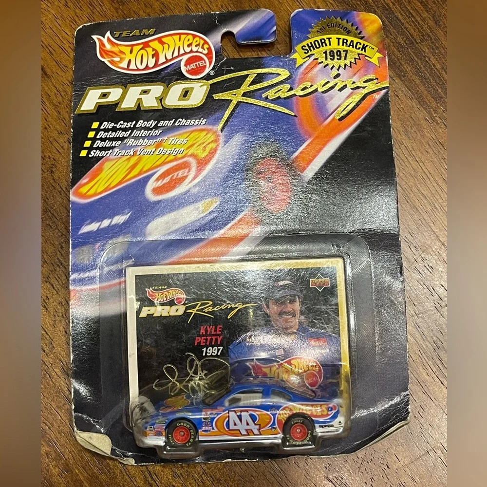 Lot of 7 NASCAR 1/64 Diecast Collectible Cars with Superstar Drivers